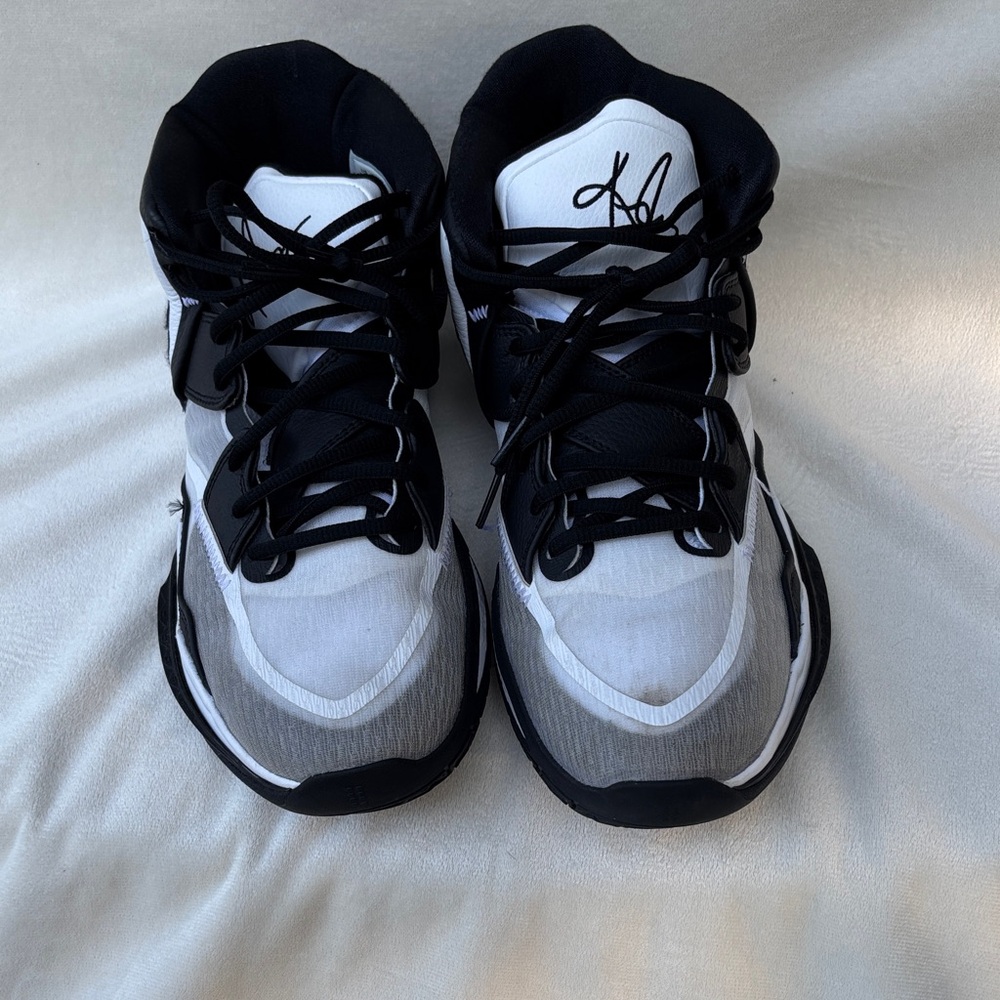 Men’s Kyrie Irving Basketball Shoes